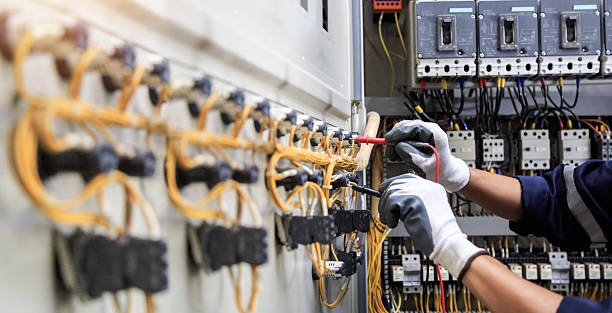 Professional Electrician technician working in Bluffton, OH